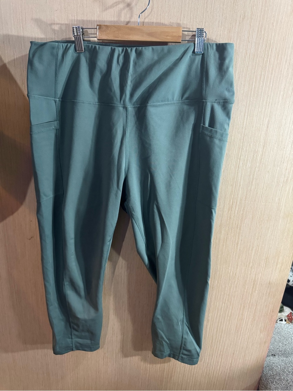 Women’s Yogalicious Pocket Performance Cropped Leggings in Teal Green Size 2X